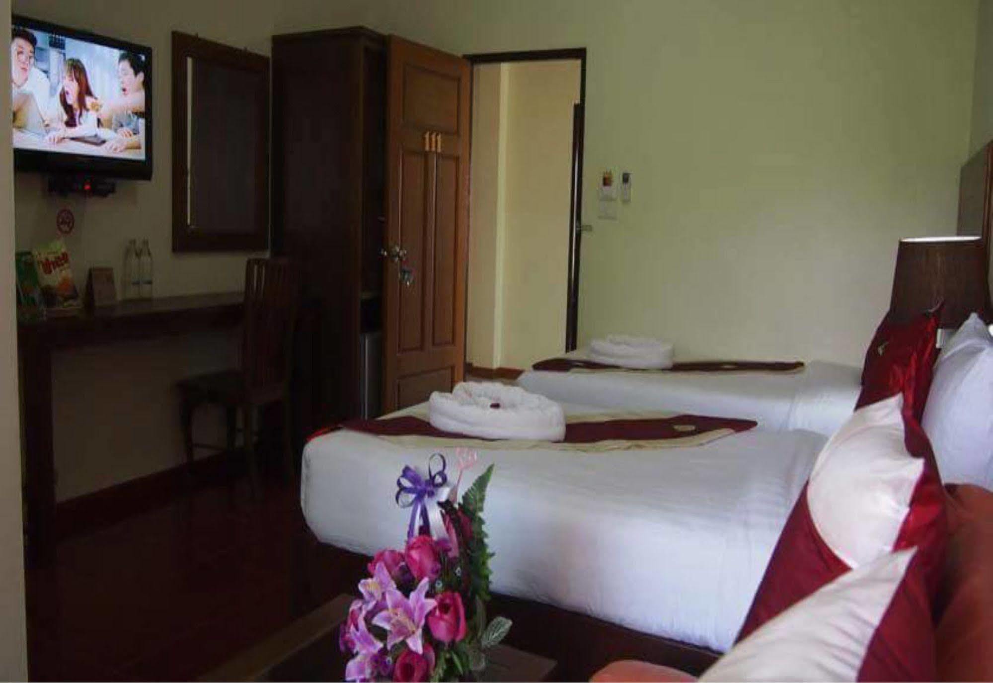 Ruen Narisra Resort Sukhothai Buitenkant foto